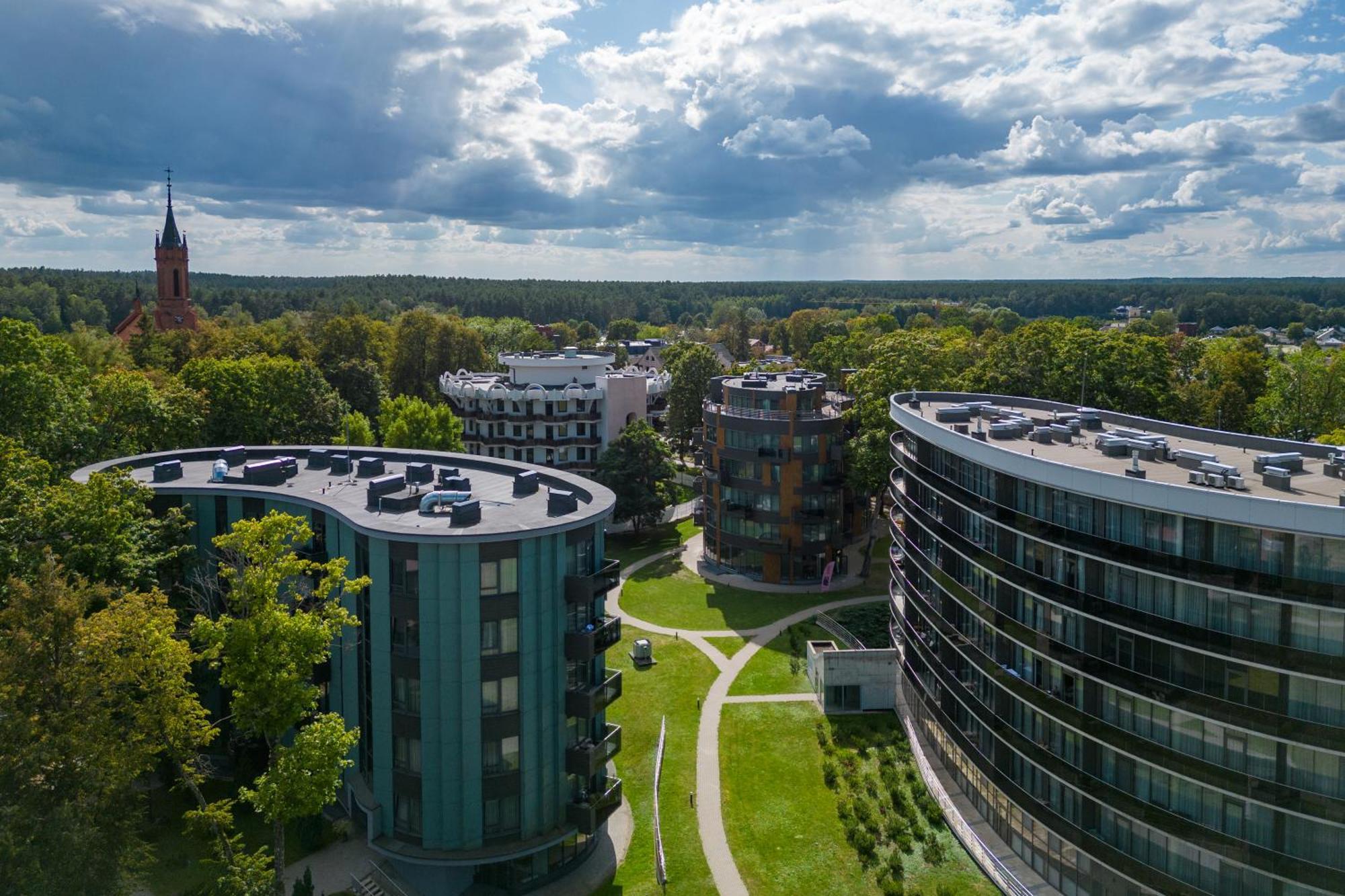 2 Bedroom Apt, 2 Garage Spots & Balconies, Self Check-In, By Cohost Druskininkai Exterior photo